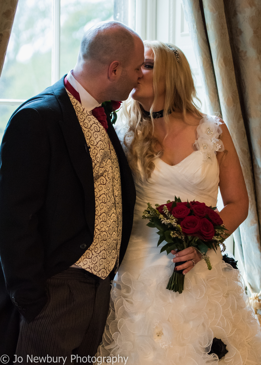 Jo Newbury Photography wedding bride and groom kiss